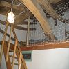 Accs  la mezzanine : charpente chtaignier de 200 ans